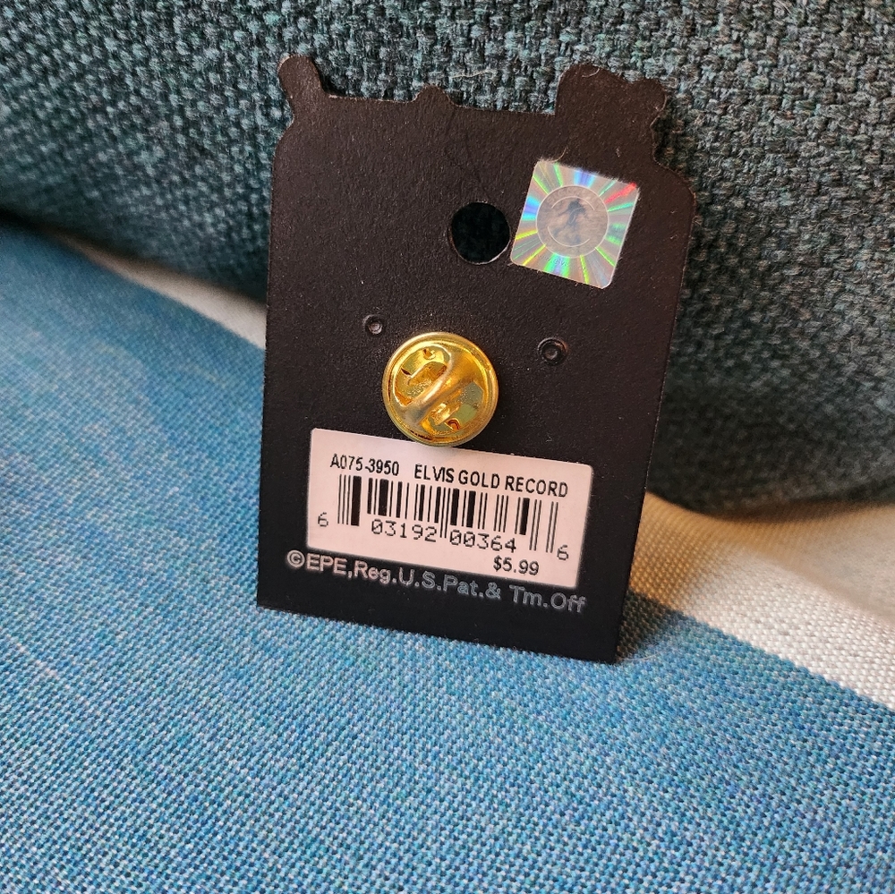 Graceland Elvis Presley Gold Record Limited Edition Love Me Tender Pinback Pin - Picture 4 of 4